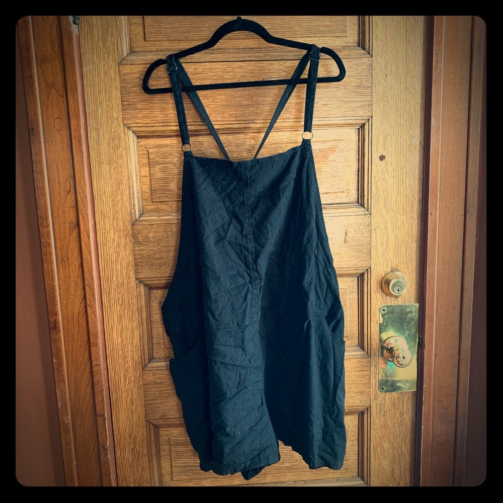 Torrid bibs, Black, Size 4